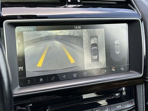 Used 2018 Jaguar F-PACE R-Sport image 13