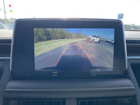 Used 2024 Chevrolet Suburban Premier image 23