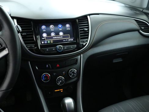 Certified 2022 Chevrolet Trax LT w/ LT Convenience Package image 19