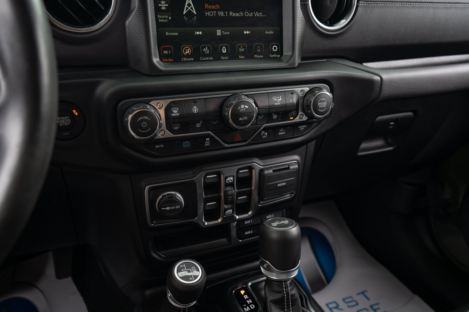 Used 2022 Jeep Wrangler Unlimited Sahara w/ Cold Weather Group AWD/4WD image 25
