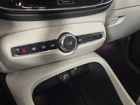 Certified 2023 Volvo XC40 B5 Plus w/ Driver Assist Package image 17