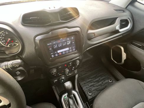 Used 2021 Jeep Renegade Sport image 19