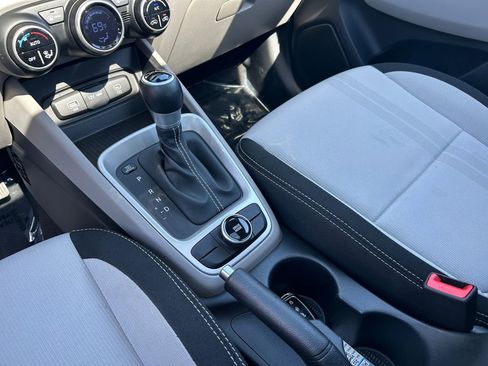 Certified 2025 Hyundai Venue SEL FWD image 18