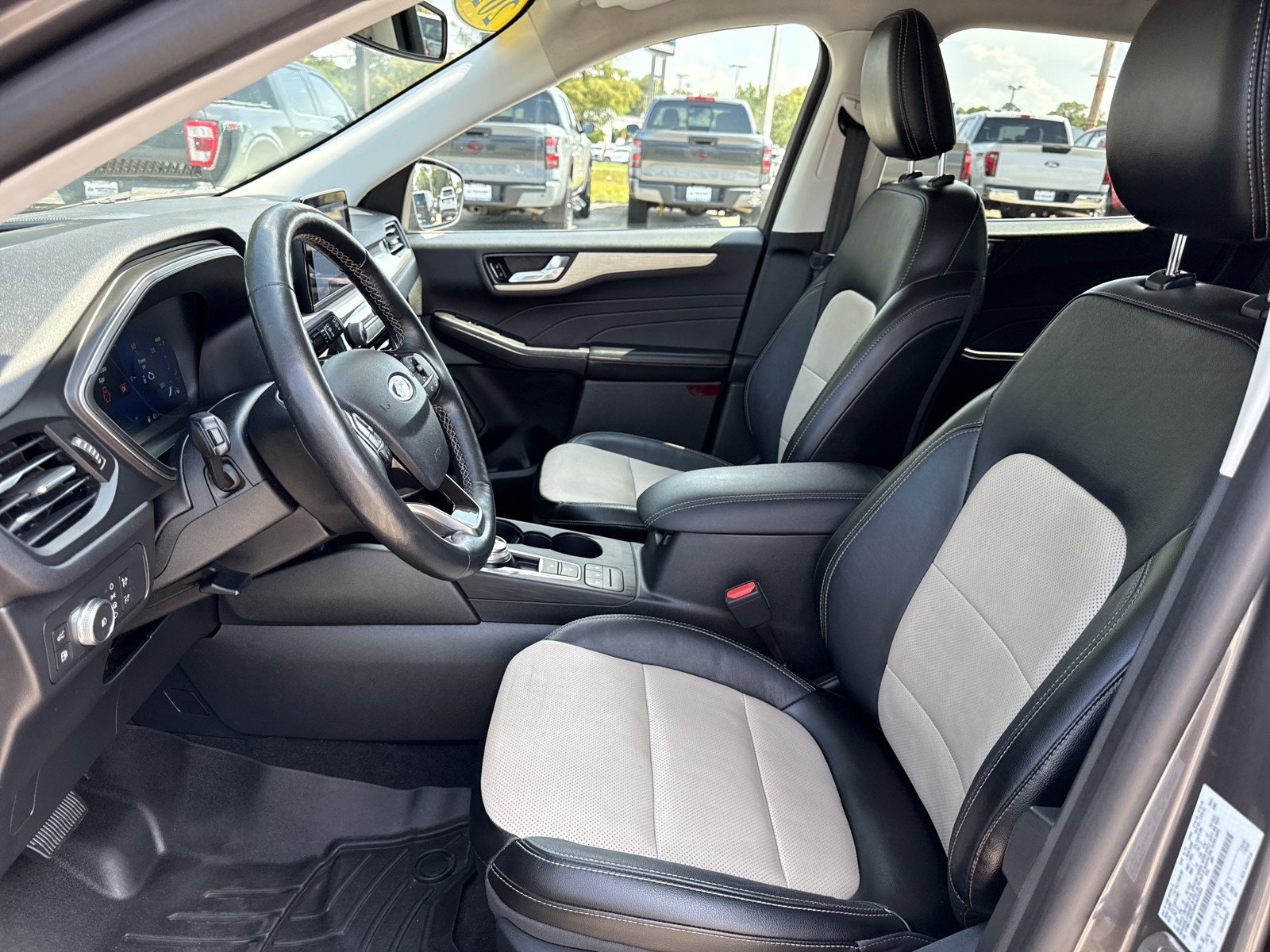 Used 2021 Ford Escape Titanium w/ Titanium Elite Package AWD/4WD image 11