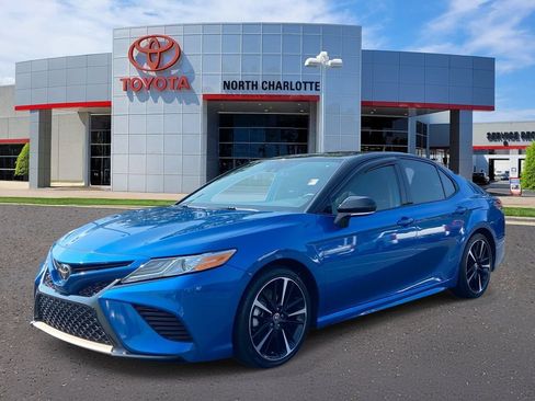 Used 2020 Toyota Camry XSE FWD image 3
