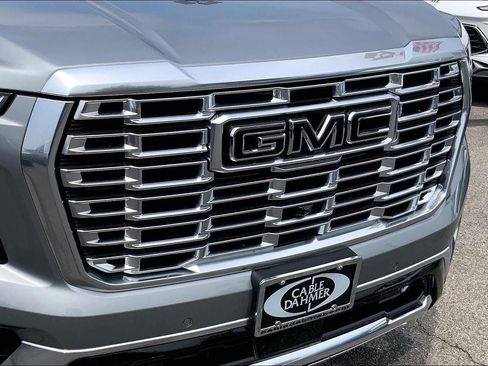 Used 2025 GMC Yukon Denali w/ Denali Reserve Package AWD/4WD image 29
