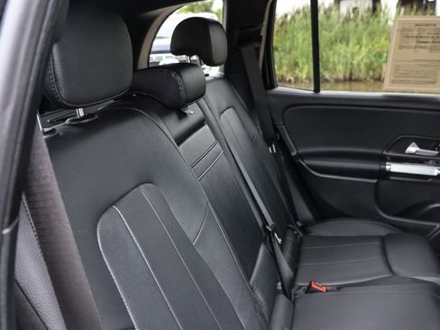 Used 2021 Mercedes-Benz GLB 250 image 23