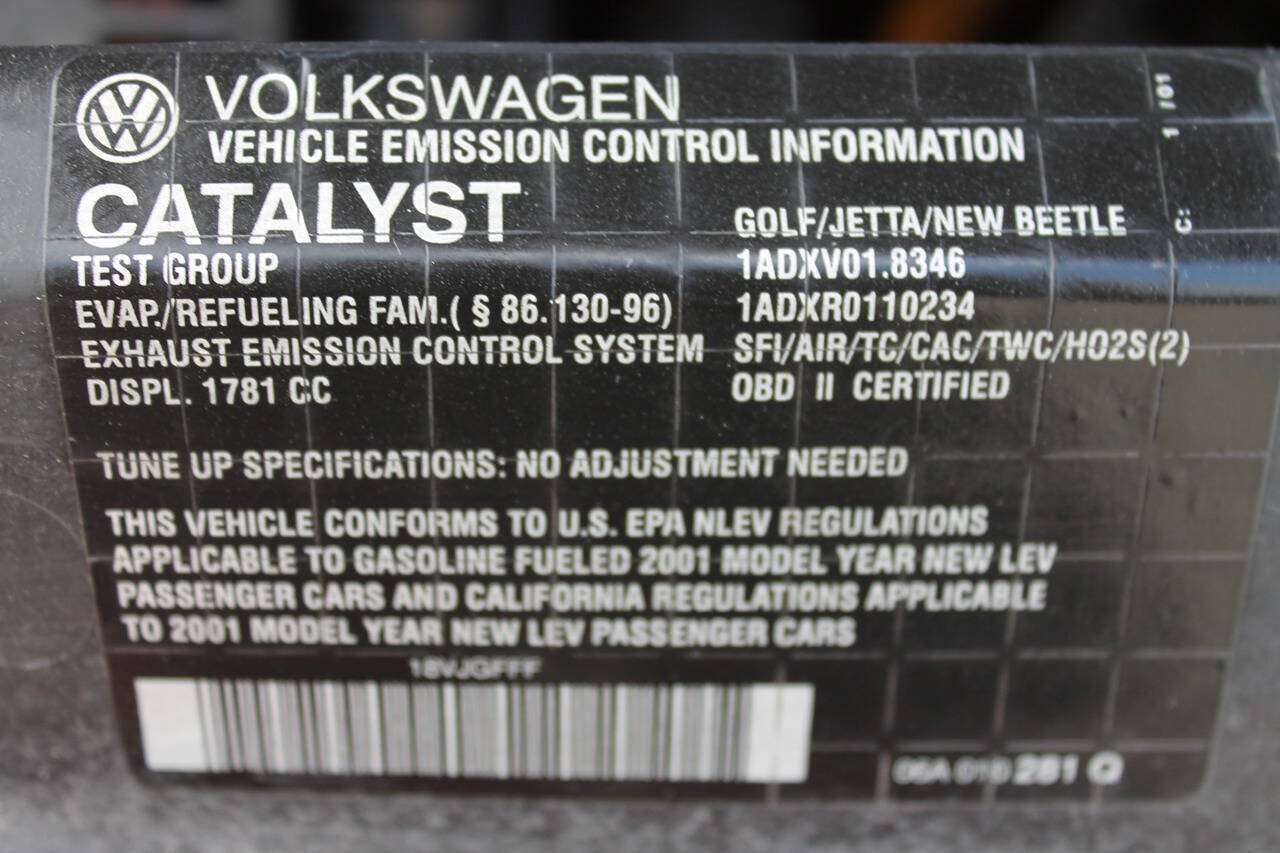 Used 2001 Volkswagen Beetle Sport FWD image 17