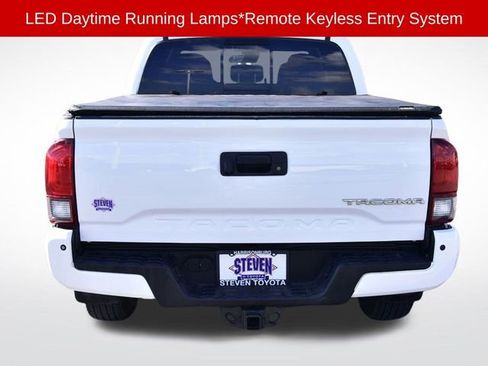 Used 2018 Toyota Tacoma TRD Off-Road image 10