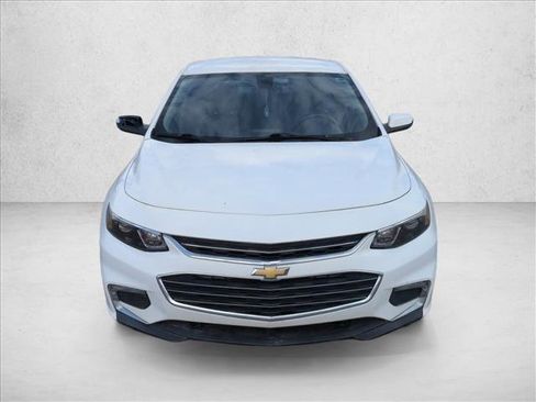 Used 2017 Chevrolet Malibu LT w/ Leather Package image 2