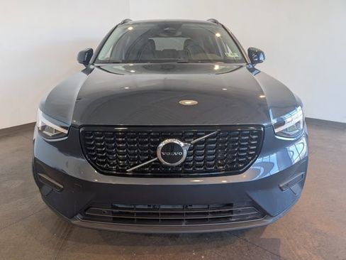 Used 2026 Volvo XC40 B5 Core w/ Climate Package image 2