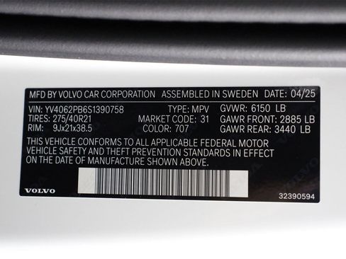 New 2025 Volvo XC90 B6 Plus image 17