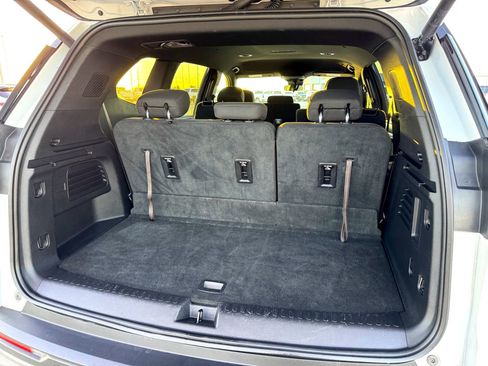 Used 2025 GMC Acadia Elevation image 8