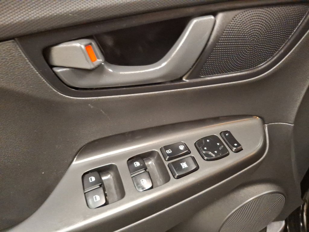 Used 2023 Hyundai Kona SEL AWD/4WD image 15