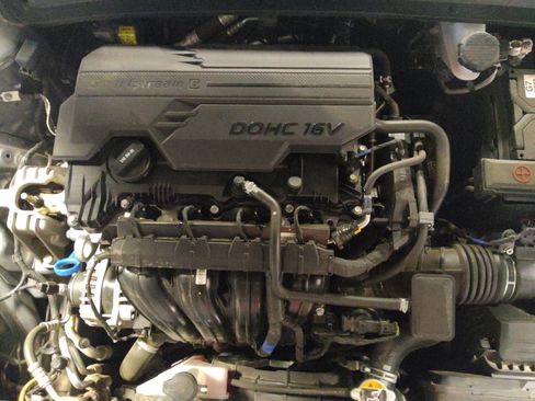 Used 2025 Hyundai Elantra SE FWD image 30