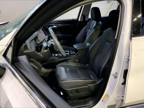 Used 2023 Buick Envision Essence image 8