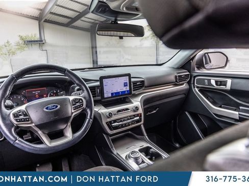 Used 2021 Ford Explorer XLT AWD/4WD image 17