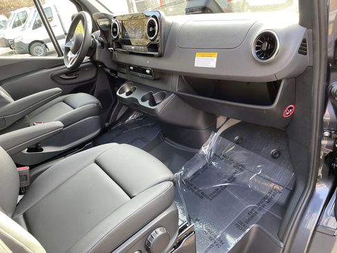 New 2025 Mercedes-Benz Sprinter 2500 image 38