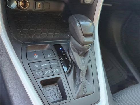 Certified 2021 Toyota RAV4 LE AWD/4WD image 17