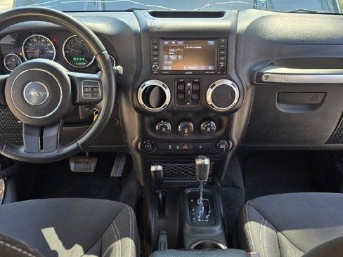 Used 2018 Jeep Wrangler Unlimited Sahara w/ Connectivity Group AWD/4WD image 6