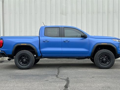 New 2025 GMC Canyon Elevation w/ Convenience Package image 4