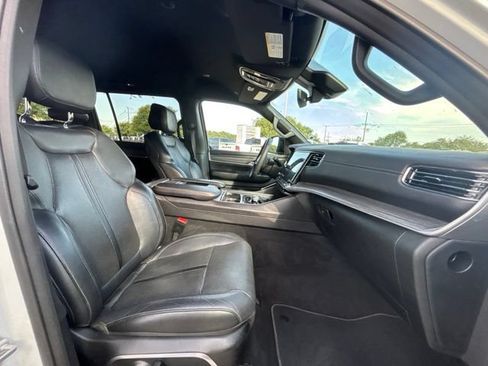 Used 2024 Jeep Wagoneer Series II w/ Flexible Seating Group AWD/4WD image 8