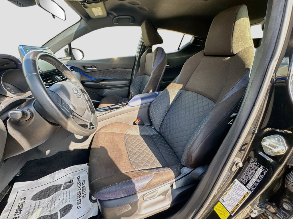 Used 2020 Toyota C-HR XLE FWD image 23