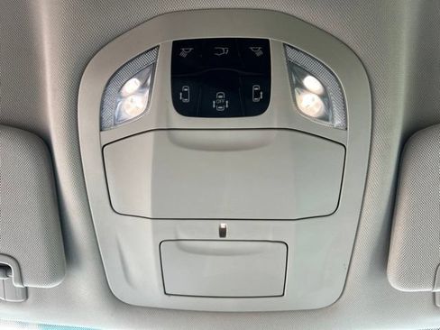Used 2024 Chrysler Pacifica Touring-L FWD image 36