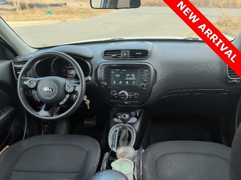 Used 2018 Kia Soul + image 12
