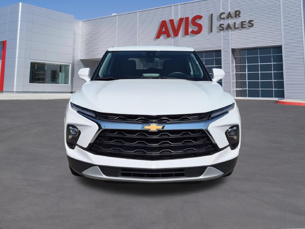 Used 2025 Chevrolet Blazer LT FWD image 2