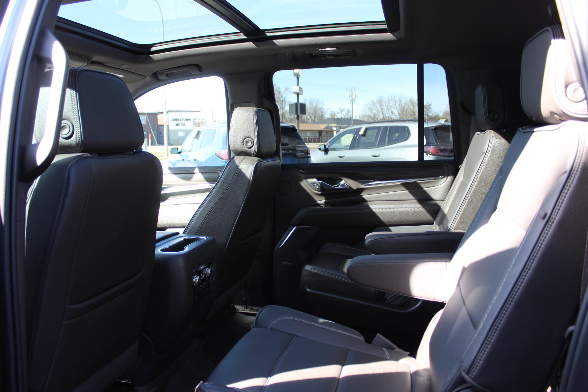 Certified 2023 GMC Yukon XL Denali w/ Max Trailering Package AWD/4WD image 12