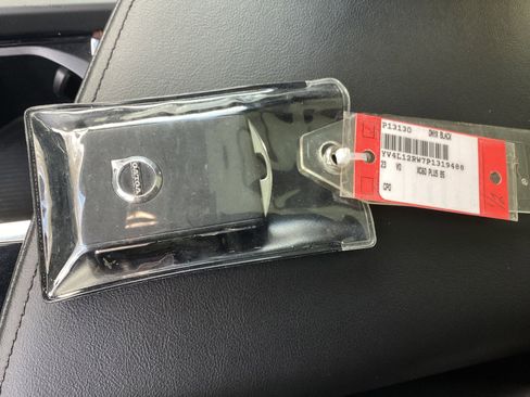 Certified 2023 Volvo XC60 B5 Plus w/ Climate Package image 38