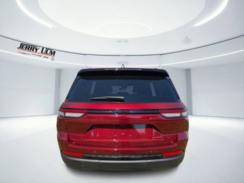 New 2025 Jeep Grand Cherokee Altitude RWD image 4