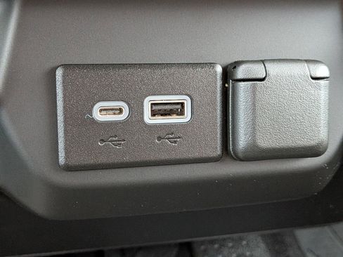 Used 2022 Chevrolet Silverado 1500 Custom image 25