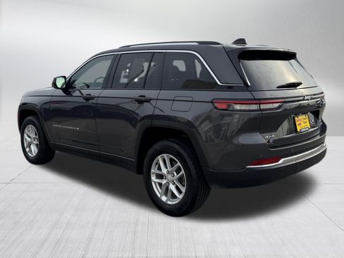 Used 2023 Jeep Grand Cherokee Laredo AWD/4WD image 5