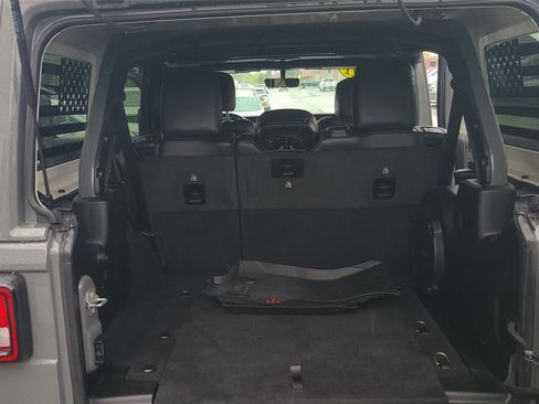 Used 2021 Jeep Wrangler Unlimited Rubicon w/ Dual Top Group AWD/4WD image 12