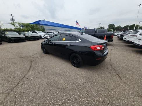 Used 2017 Chevrolet Cruze LT w/ Convenience Package FWD image 22