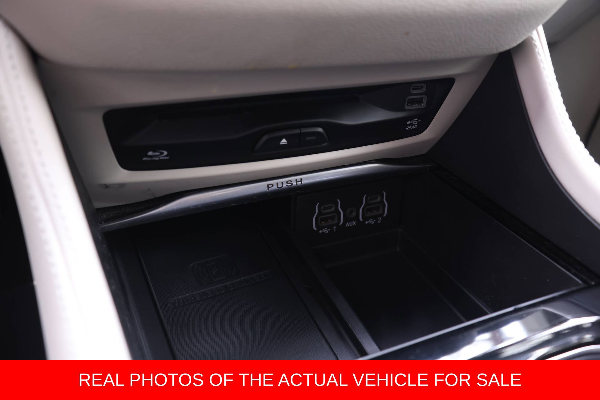 Used 2022 Chrysler Pacifica Limited w/ Uconnect Theater Family Group AWD/4WD image 8