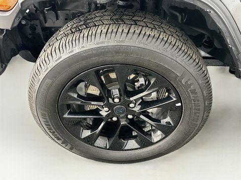 Used 2025 Jeep Wrangler Sahara image 11