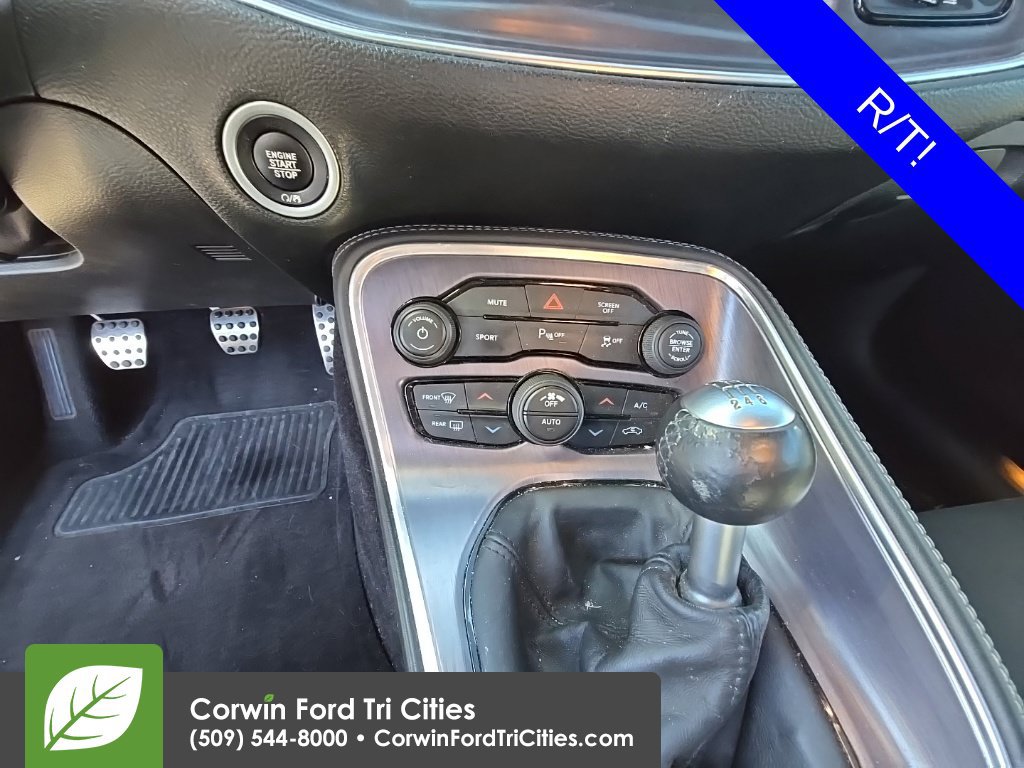 Used 2018 Dodge Challenger R/T RWD image 12