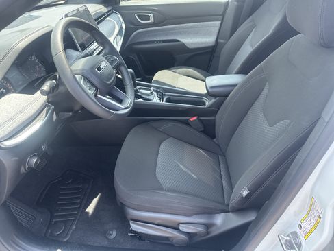 Used 2025 Jeep Compass Sport AWD/4WD image 5