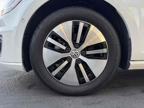 Used 2017 Volkswagen e-Golf SEL Premium w/ Driver Assistance Package image 35