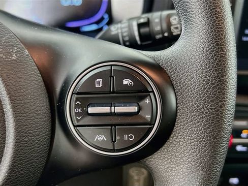 Used 2025 Kia Soul LX FWD image 29