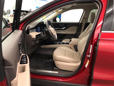 Used 2022 Lincoln Corsair AWD w/ Premium Package image 28