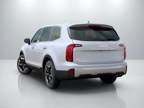 Used 2025 Kia Telluride S FWD image 4