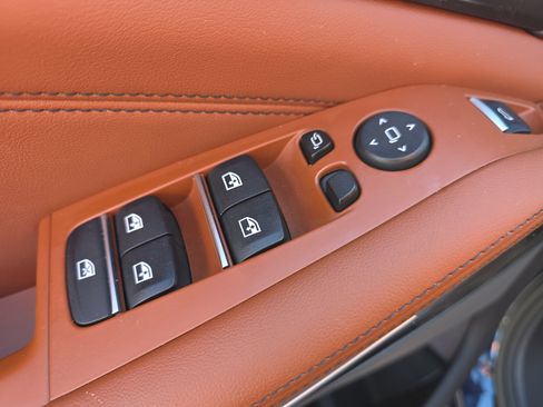 Used 2025 BMW X5 xDrive40i w/ Executive Package image 18