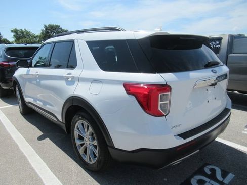 Certified 2022 Ford Explorer XLT w/ Equipment Group 202A RWD image 3