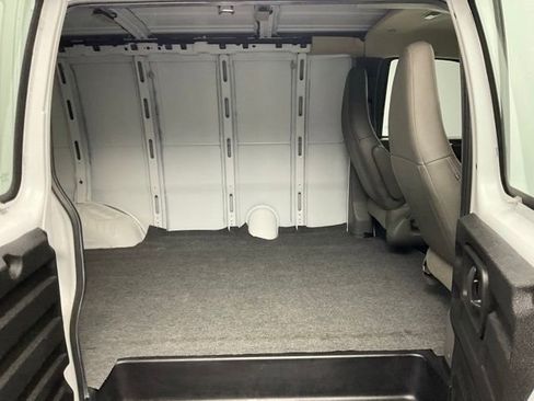 Used 2017 Chevrolet Express 3500 RWD image 19