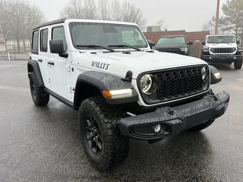 Used 2025 Jeep Wrangler Willys image 4