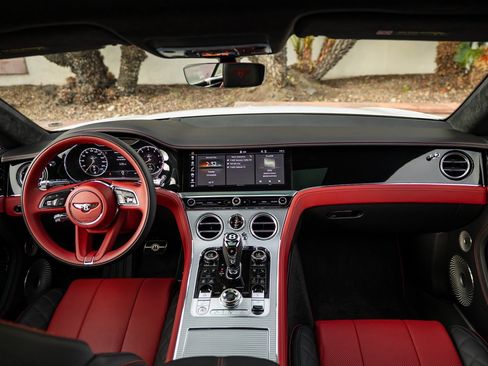Used 2022 Bentley Continental GT image 4